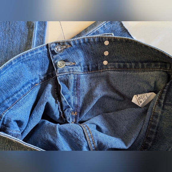 Corelli Women’s jeans, size 12 wide leg zipper bottom - Picture 9 of 16